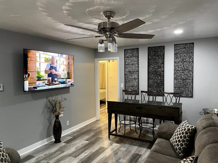 Cozy 3 Br Home Away From Home - Akron, OH
