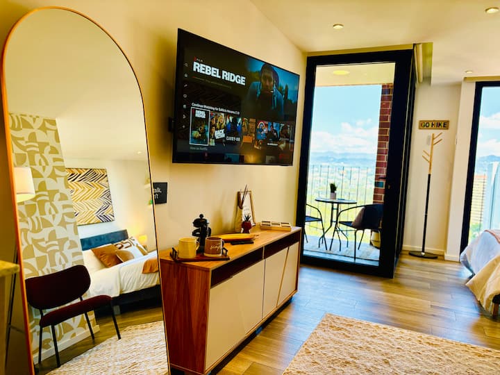Modern Getaway In Zone 10 W/ City Views - Guatemala