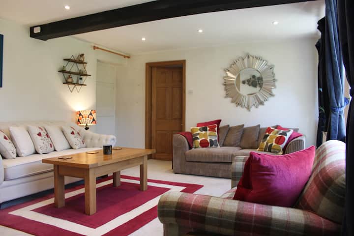 Stunning Cotswold Cottage Nr Country & River Walks - Cirencester