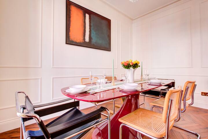 Iconic Hyde Park Apartment gallery image 5