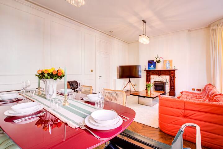 Iconic Hyde Park Apartment gallery image 4