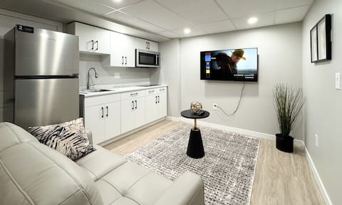 Successful Airbnb property: Pitchsky Suites-Cozy one bedroom basement suite in Sage Creek
