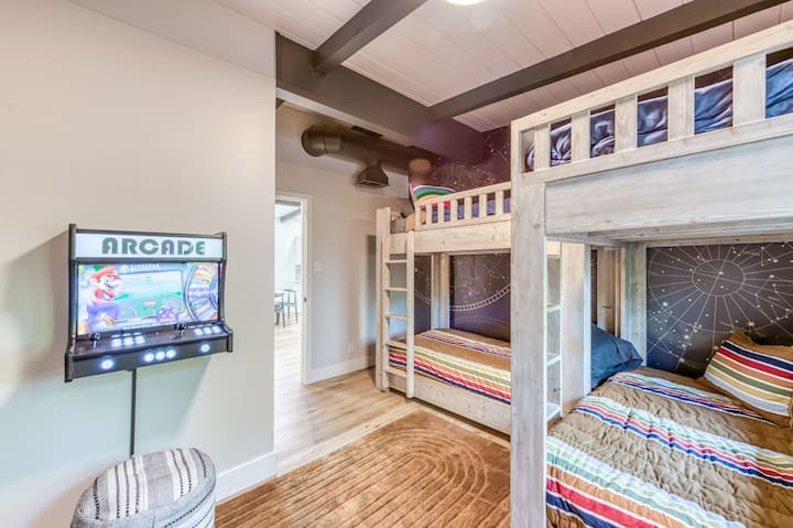 The bunkhouse is a fun room for up to 4 kids/teens boasting a 2 player arcade with more than 1000 classic games.