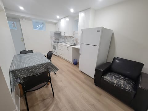 Popular Airbnb listing: Suite in Toronto in Scarborough—Guildwood