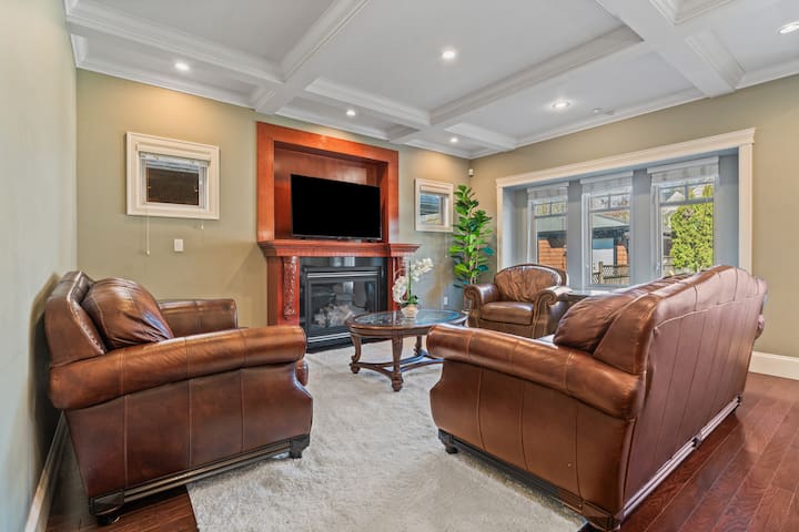 Luxurious Spacious Retreat 11min to Downtown