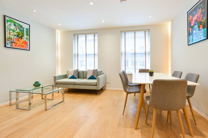 High-End Fitzrovia Triplex gallery image 3