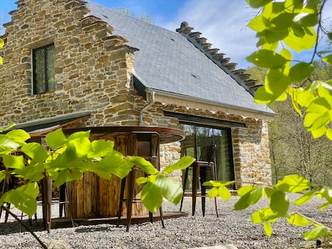 Le Bosc: Barn, Pool, Jacuzzi in the forest.