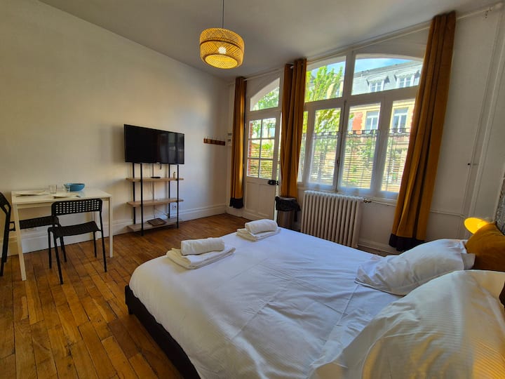 La Cloche Dor Lit King Size Et Parking Privé - Arras