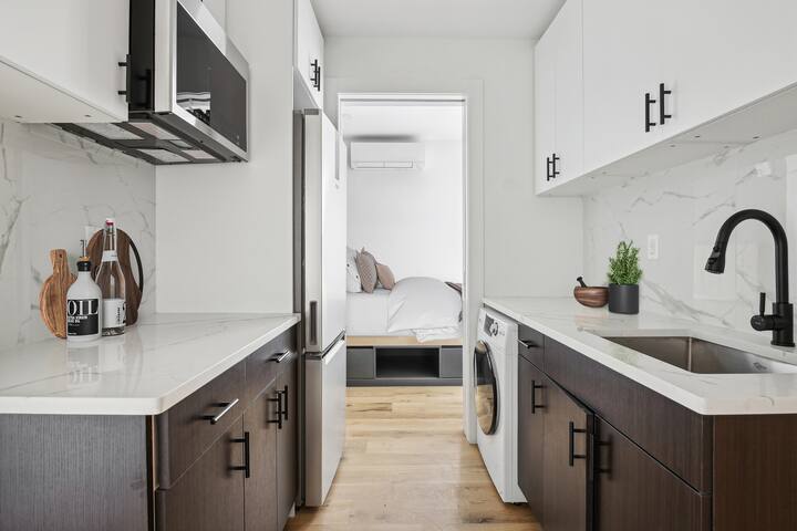 Two Bedroom – Newly Renovated – Washer/Dryer gallery image 3