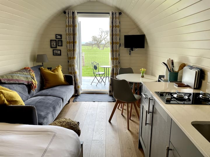 Luxury Stay In Busters Den With Hot Tub Spa! - Rhyl