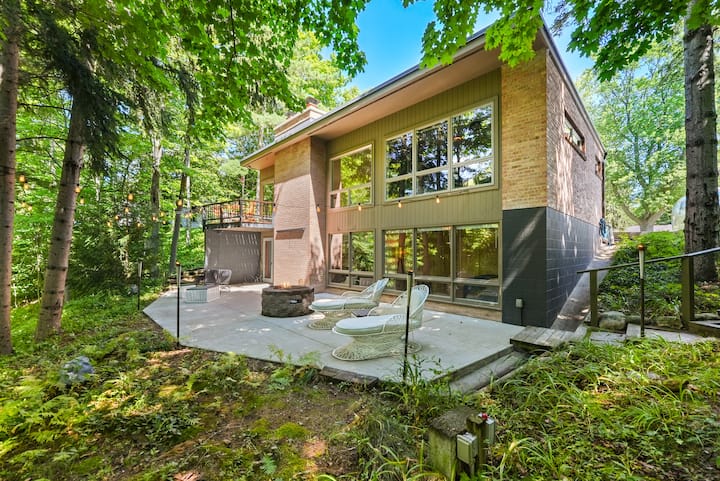 Dog-friendly, millpond, patio, walk to Northport