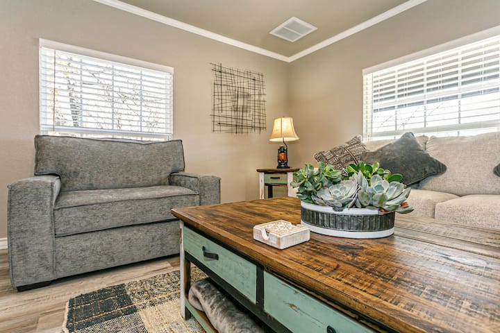 Cleburne Cottage On Buffalo Creek #1. - Keene, TX