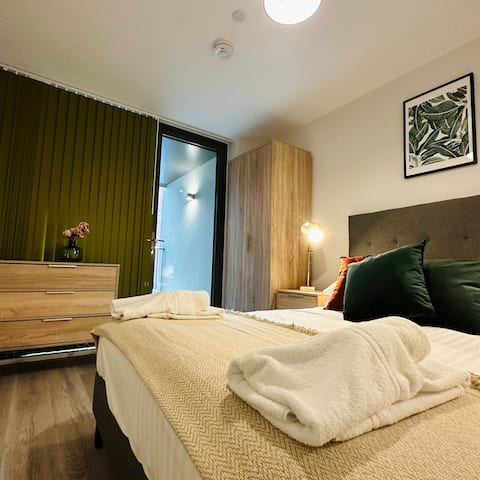 #21 2 Bedr 2 Bath Balcony Lux Digbeth Apex Lofts