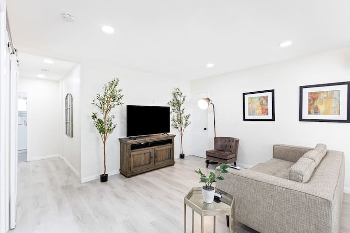 Weho Gem | 2br + Parking Spot - Culver City