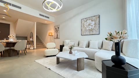 Yas Island 4BR Haven | Elegant Grand Escape