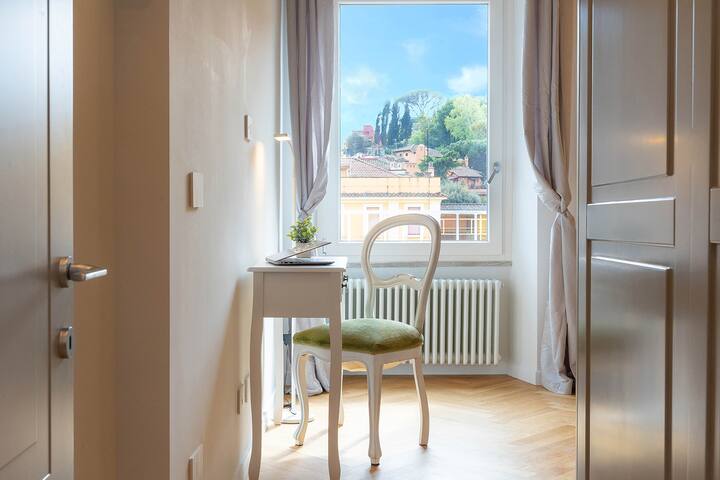 Trastevere Luxury 3 bdr TopFloor gallery image 2