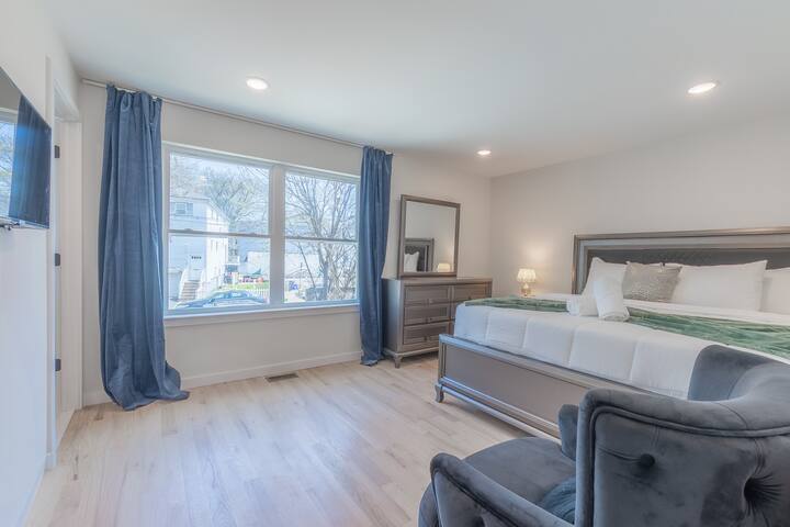 Chiq w/ 2 King Beds, EWR 15 min, Sleep 7, 20% OFF gallery image 2