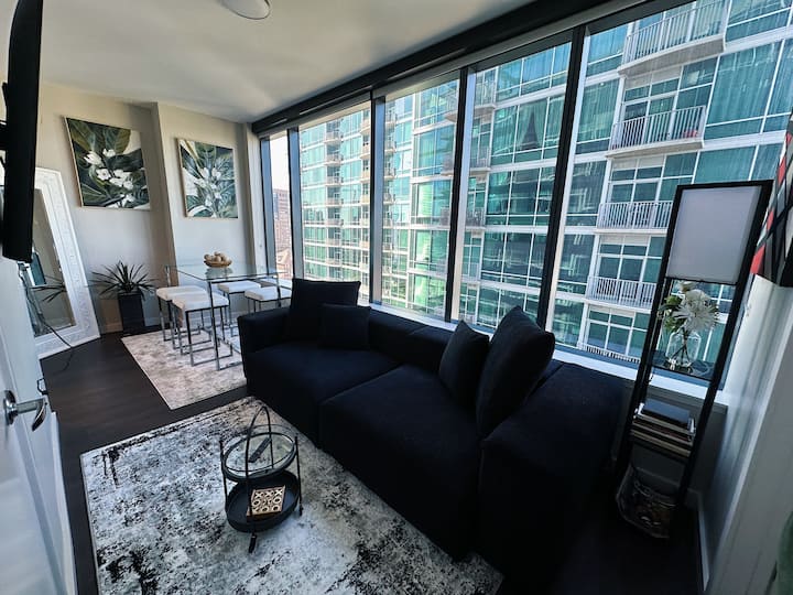 Luxury High Rise Rooftop Pool Apartments for Rent in Atlanta
