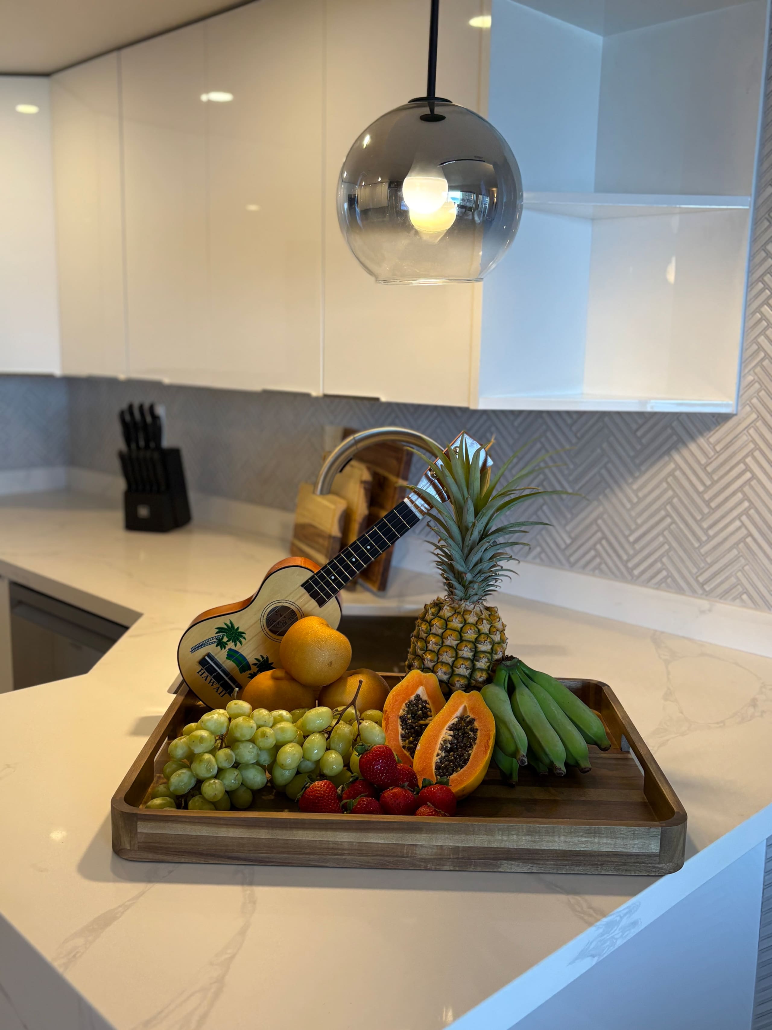 Condo in Honolulu · ★4.95 · 2 bedrooms · 4 beds · 2 private baths - Image 10