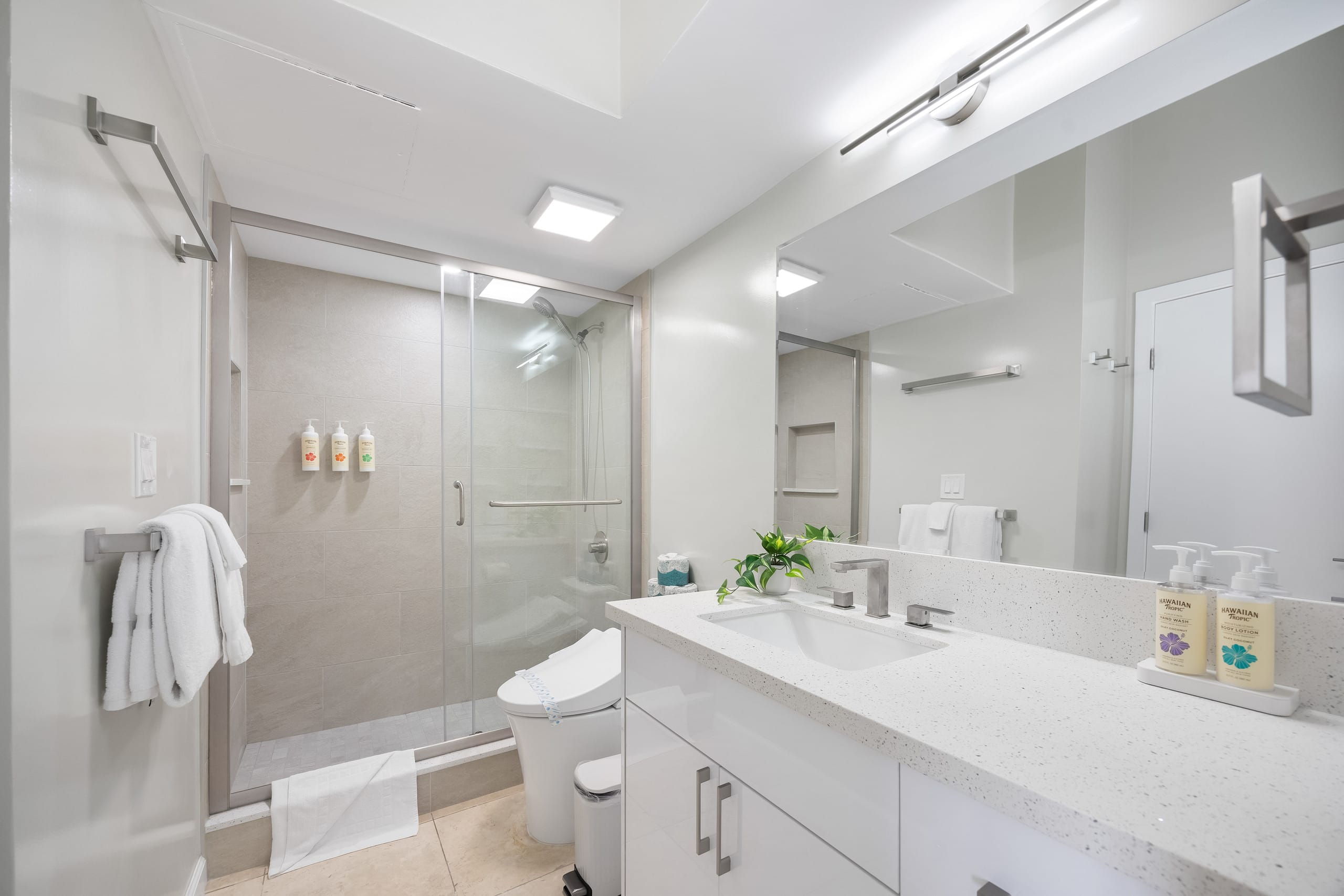 Condo in Honolulu · ★4.9 · 1 bedroom · 2 beds · 1 private bath - Image 33