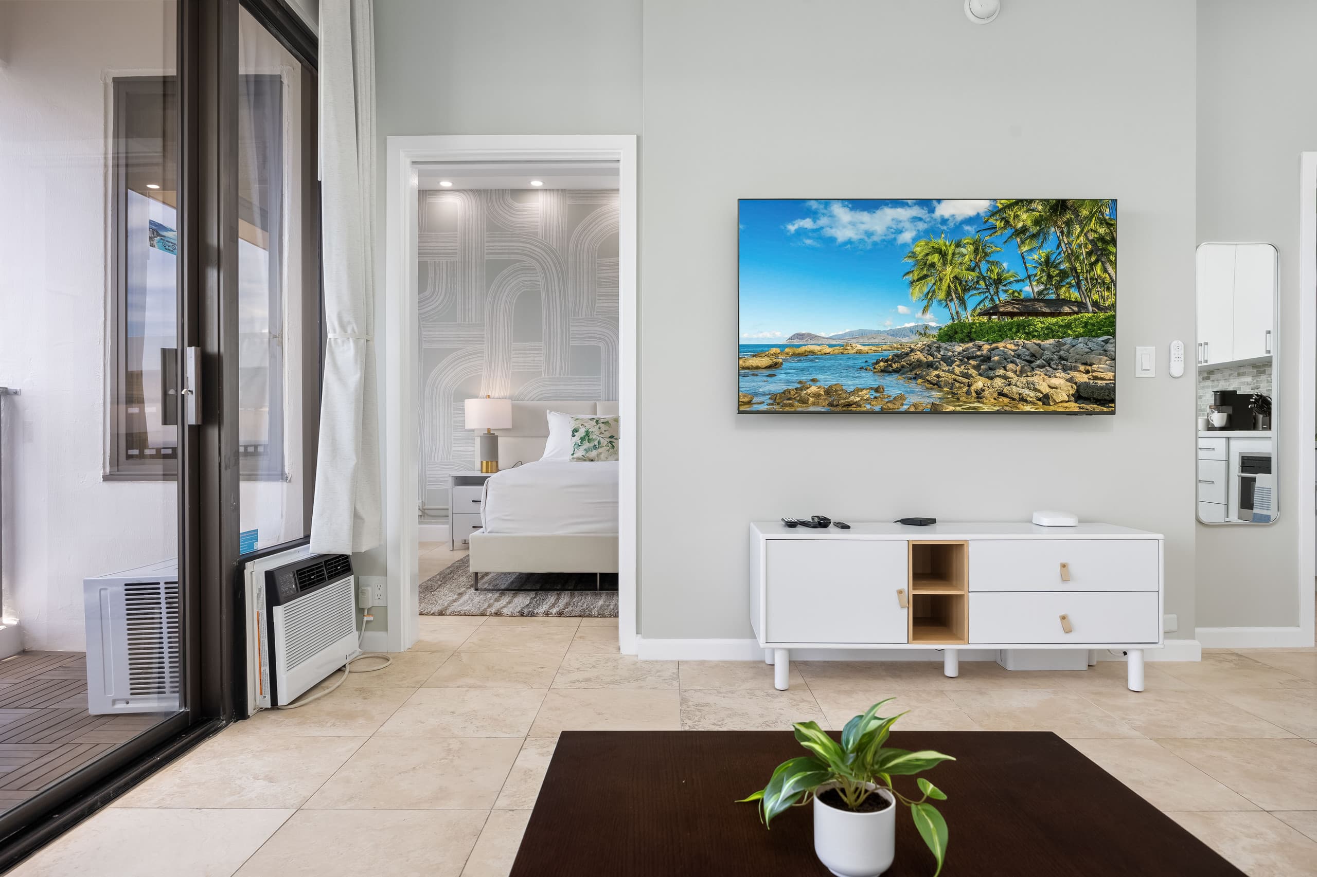 Condo in Honolulu · ★4.9 · 1 bedroom · 2 beds · 1 private bath - Image 8