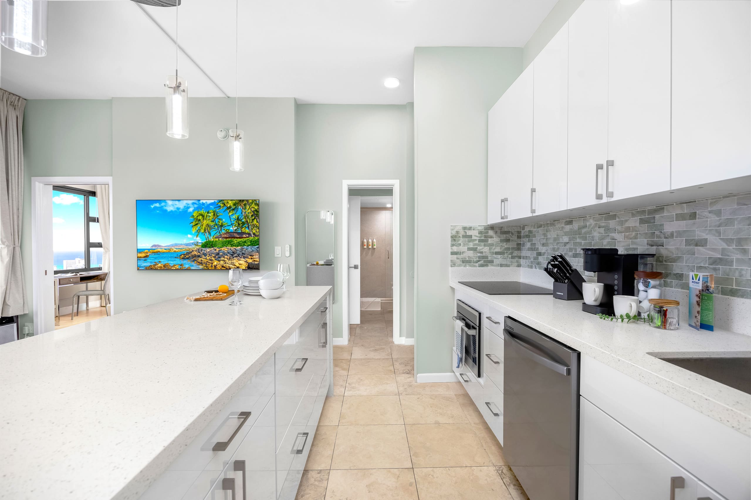Condo in Honolulu · ★4.9 · 1 bedroom · 2 beds · 1 private bath - Image 16