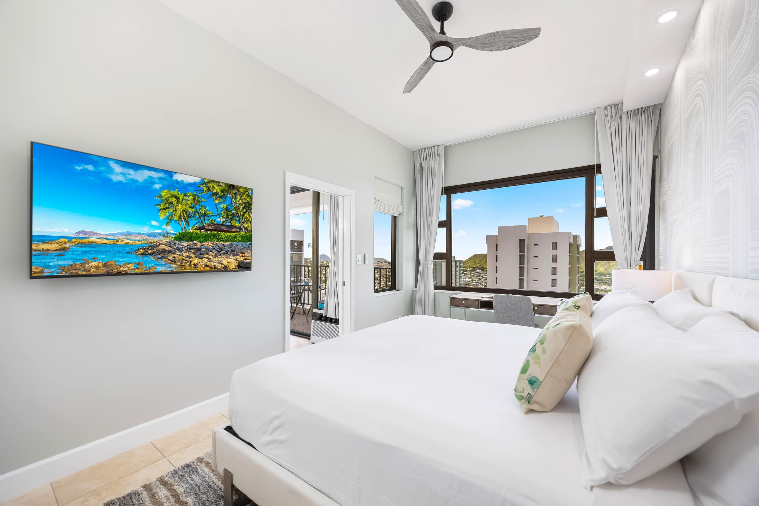 Condo in Honolulu · ★4.9 · 1 bedroom · 2 beds · 1 private bath - Image 29