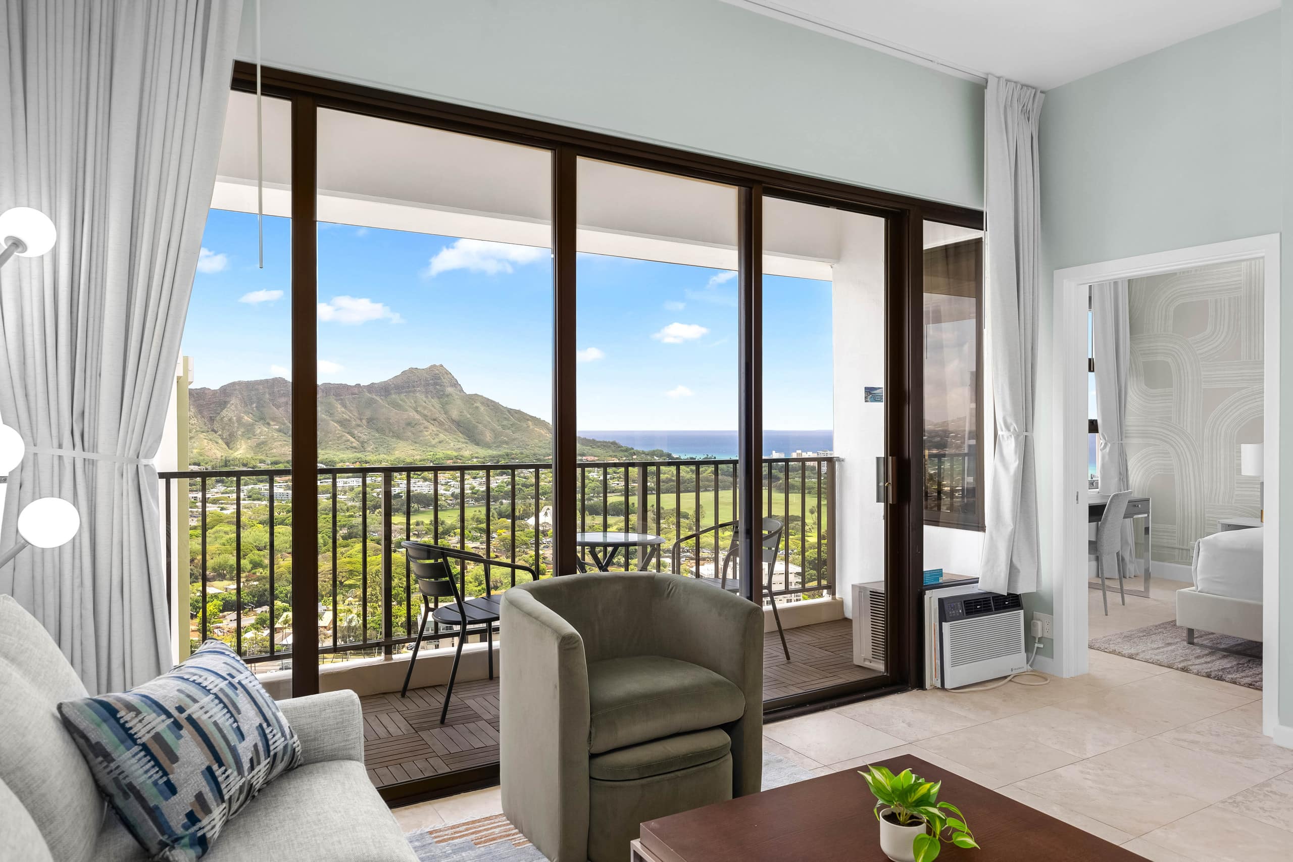 Condo in Honolulu · ★4.9 · 1 bedroom · 2 beds · 1 private bath - Image 5