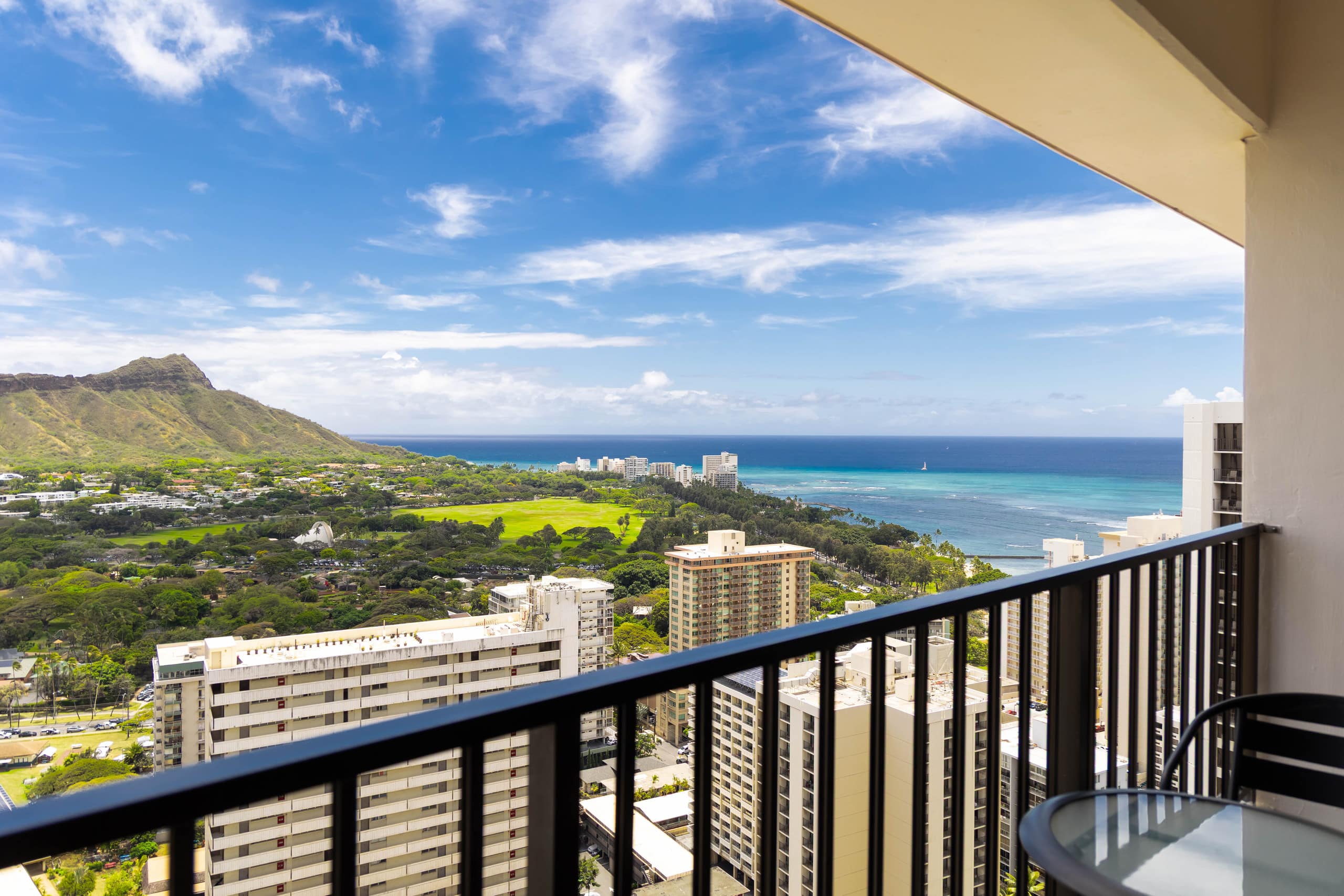 Condo in Honolulu · ★4.9 · 1 bedroom · 2 beds · 1 private bath - Image 4