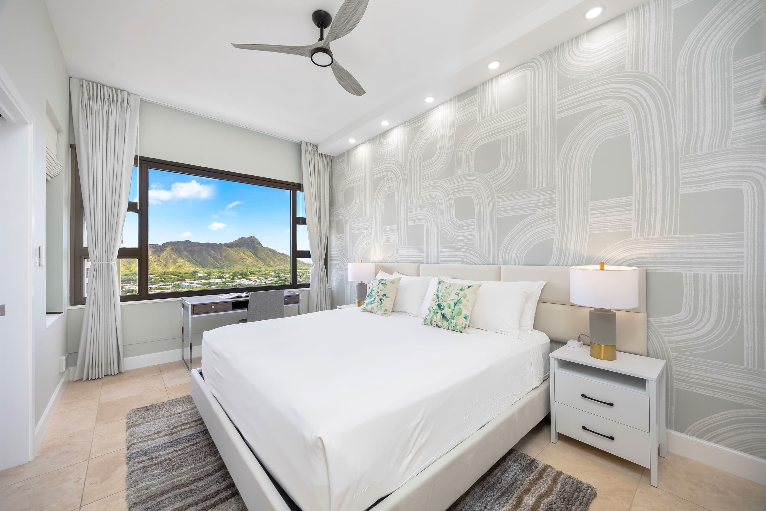 Condo in Honolulu · ★4.9 · 1 bedroom · 2 beds · 1 private bath - Image 1