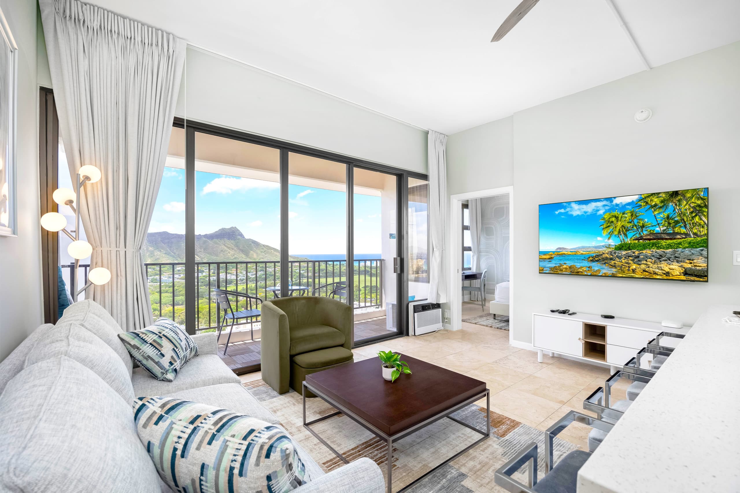 Condo in Honolulu · ★4.9 · 1 bedroom · 2 beds · 1 private bath - Image 2