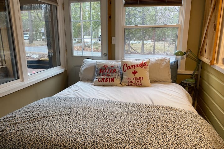 2nd bedroom with lots of privacy. New Queen mattress, new mattress topper, new blinds & lots of natural light! 