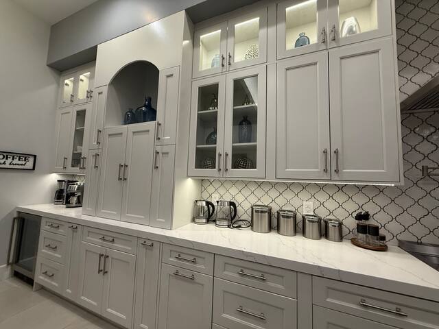 New Listing – Early Bird Deal 5BD/4BA Upscale Home gallery image 5