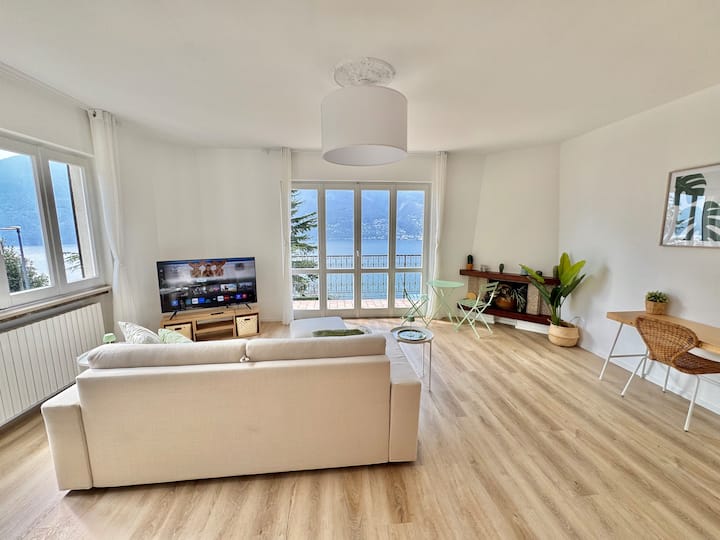 всекидневна с разтегателен диван 