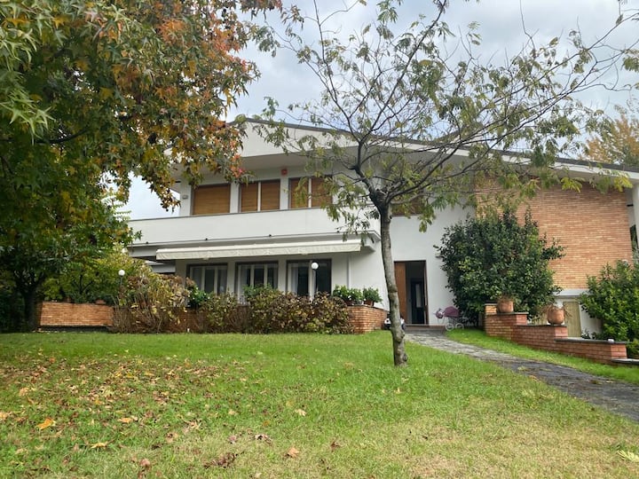 Seaside Family Retreat Villa - Forte dei Marmi