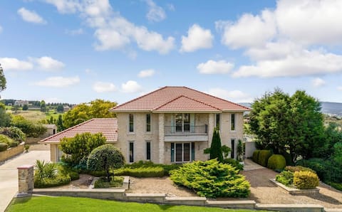 Scenic Valley Stay on 10 Acres With Wildlife