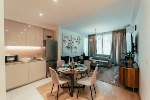 Chic-n-stylish Flat | BW