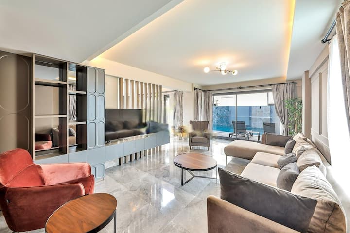 Fethiye'de Merkezi Konumda Saunalı Lüks Villa 1067 - Fethiye