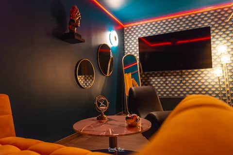 The Lovers' Pavilion
Love Room
Dinan