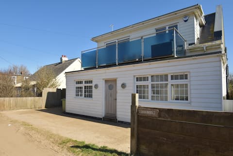 Corkwood - Coastal Retreat