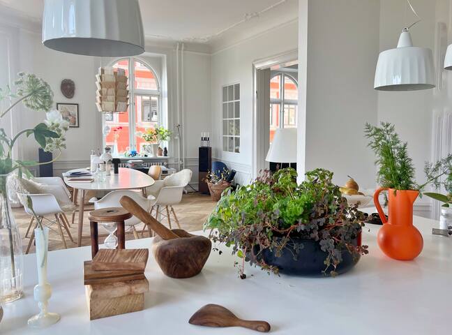 On the Lake – the quiet sunny side gallery image 3