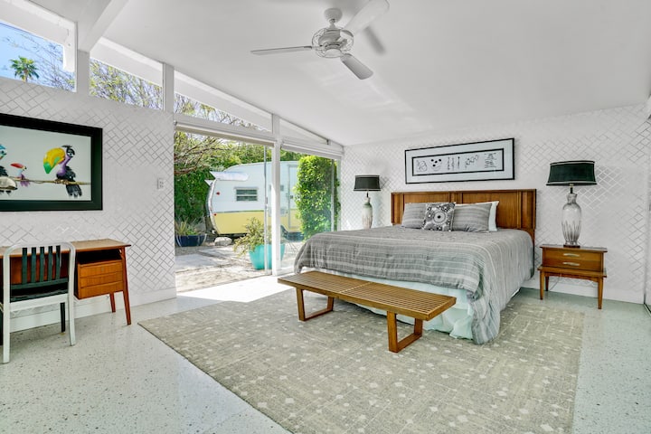 Glavna spavaća soba s jednostavnim pristupom bazenu