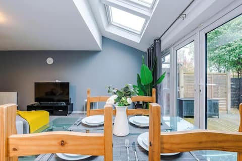 Popular Airbnb listing: Blue Haven 3BR Home • City Access & Free Parking in Broughton