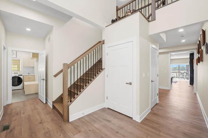 Charming Riverfront Retreat - Fox Lake, IL