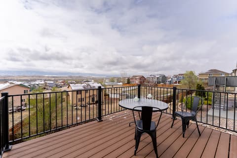 Deck & Grill | Mountain Views + Fireplace | Family