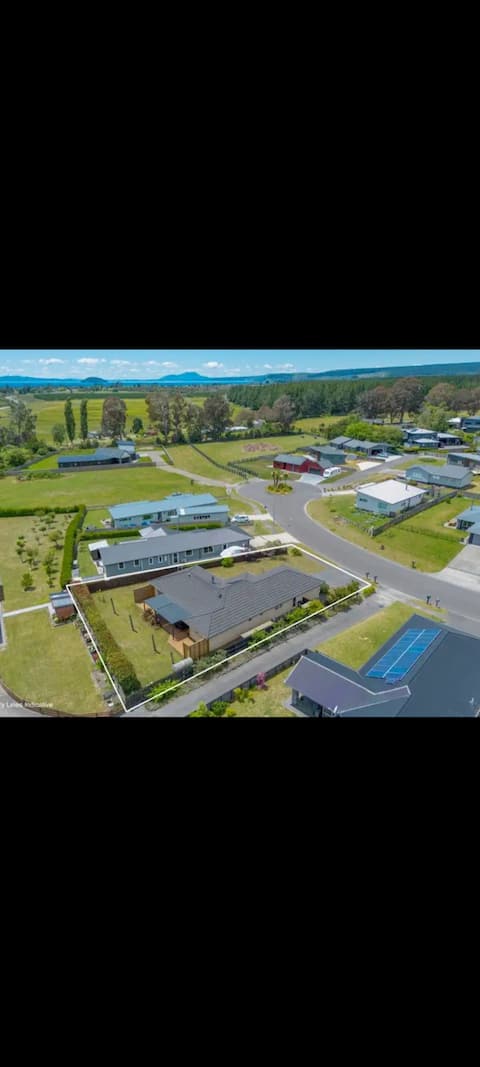 New Spacious Motuoapa Retreat