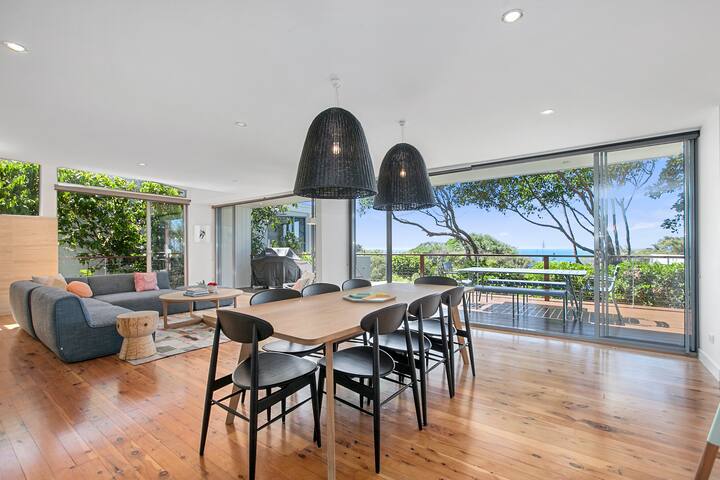 Stunning Seaviews Sunshine Beach. gallery image 2