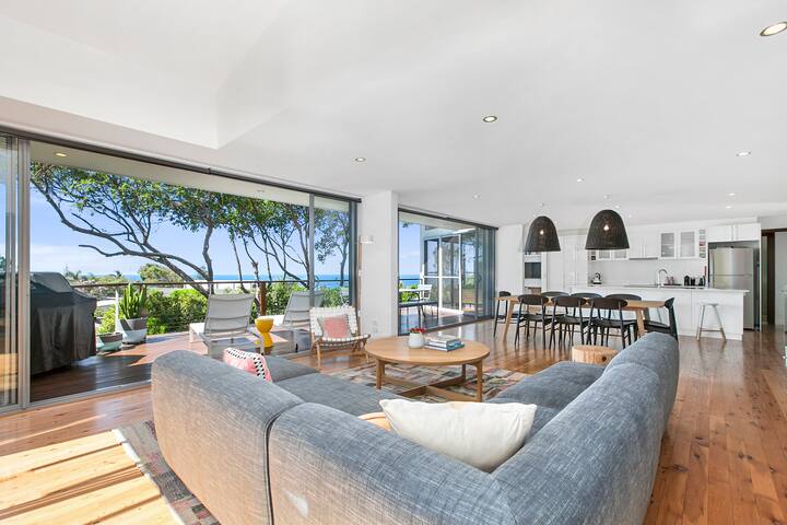 Stunning Seaviews Sunshine Beach. gallery image 3