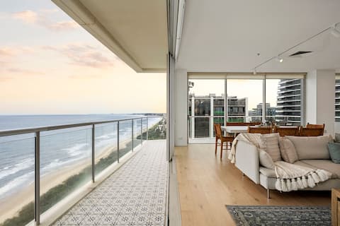 Mel's Place - Stunning 3 Bed Getaway + Ocean Views
