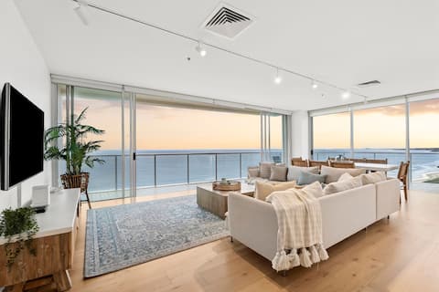 Mel's Place - Stunning 3 Bed Getaway + Ocean Views